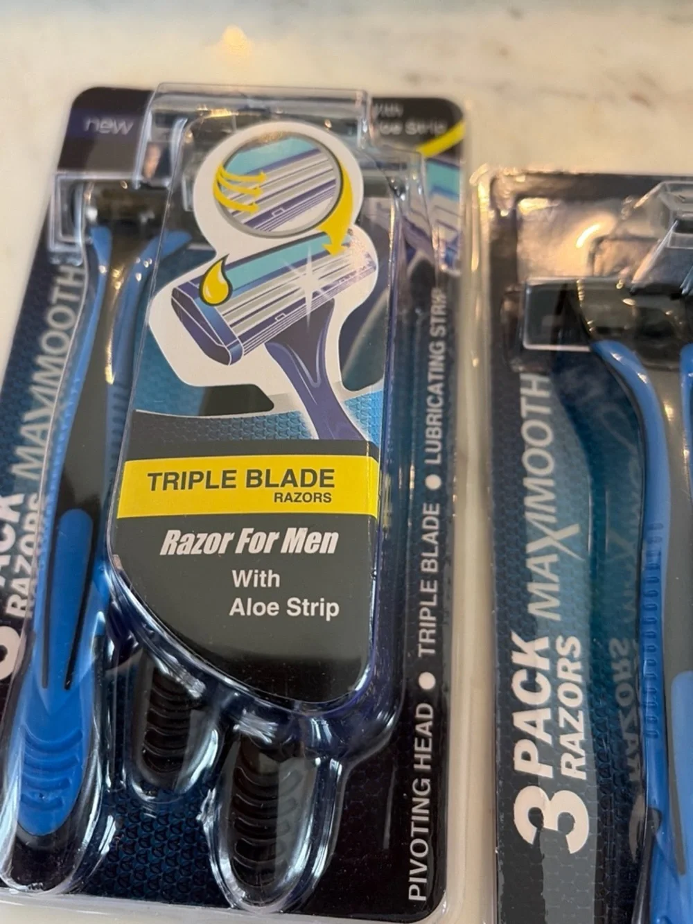 Maximooth Triple Blade Men’s Disposable Razor Blue (3 Pack) includes all 5 packs
